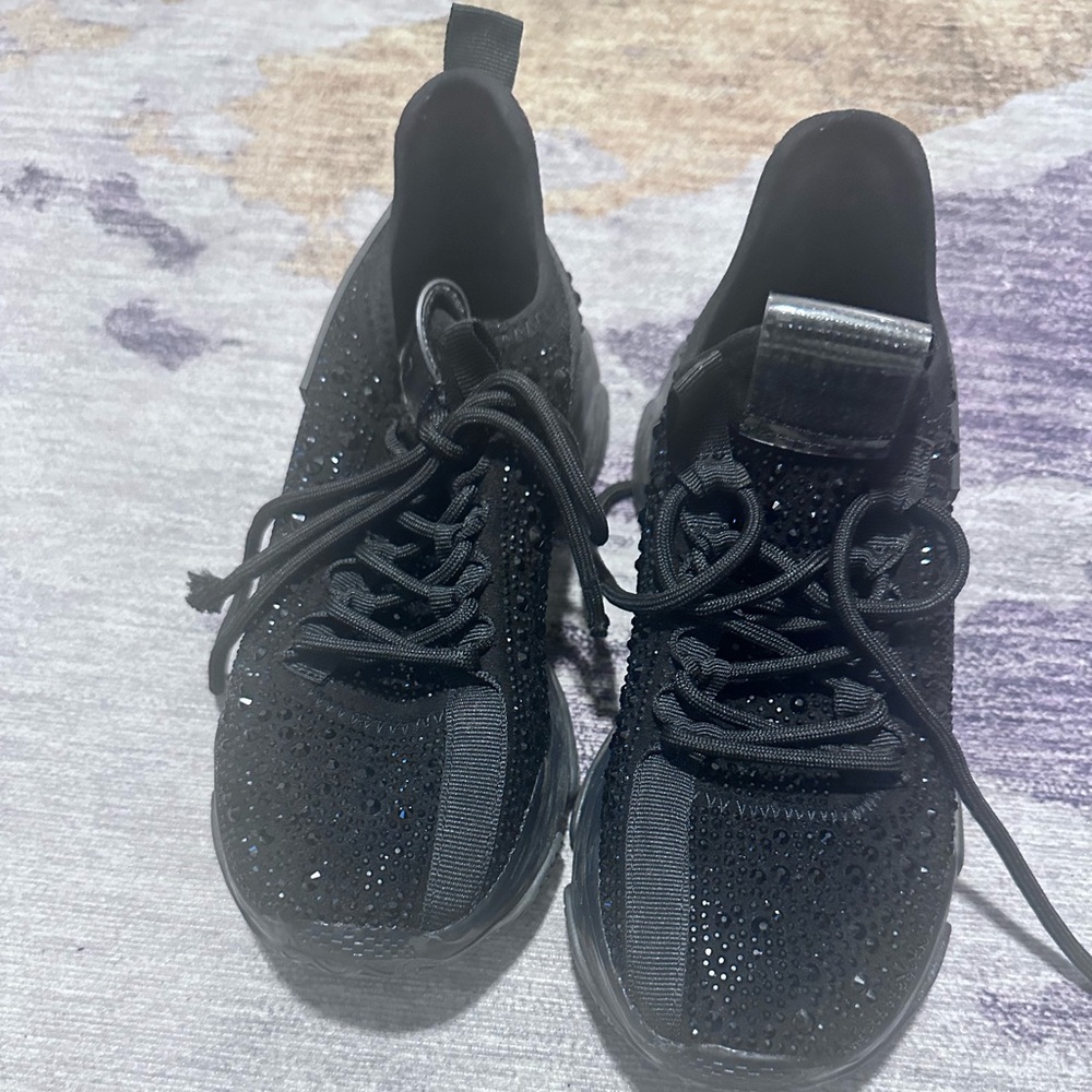 Great condition worn maybe 5 times cleaning out the closets